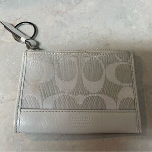 Vintage Coach 2006 Silver and White Leather Keychain Wallet